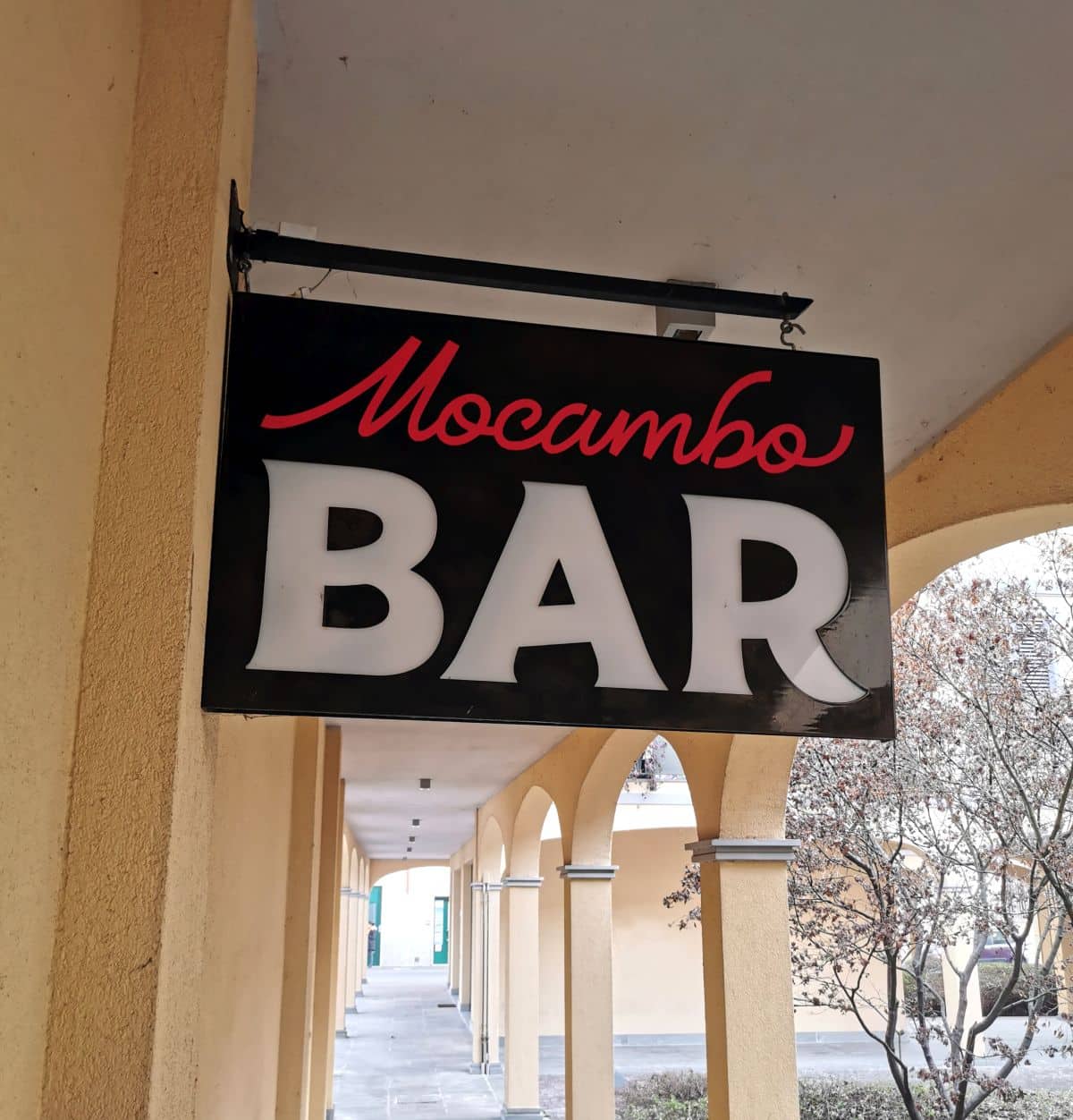 Insegna a bandiera - Mocambo Bar