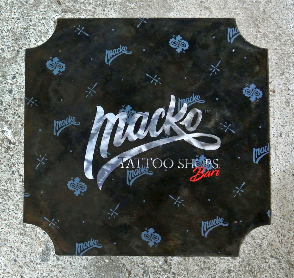 Insegna sagomata - Macko Tattoo